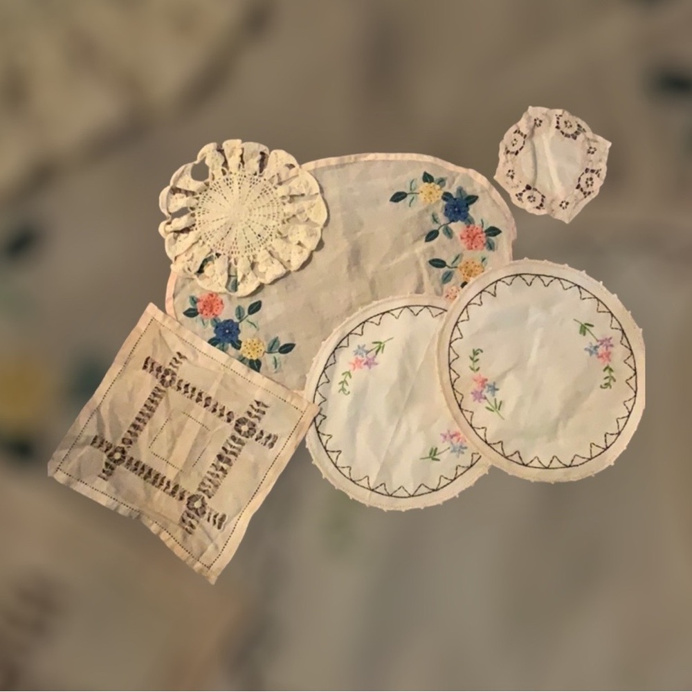 Lot of vintage embroidered table doilies
